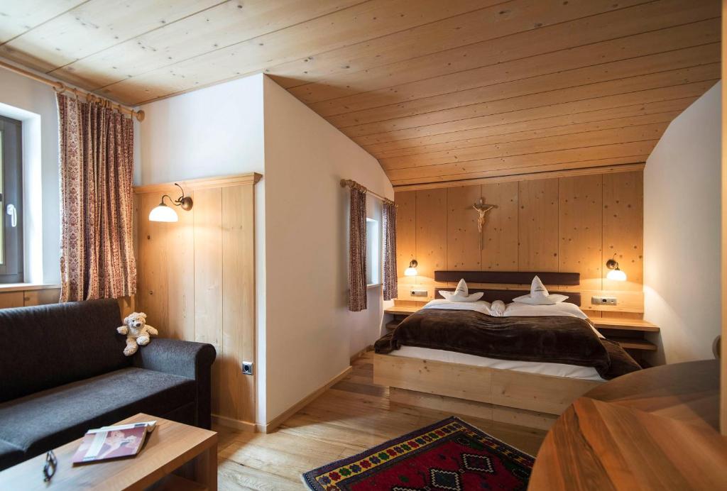 Postel nebo postele na pokoji v ubytování Charmehotel Uhrerhof - Deur