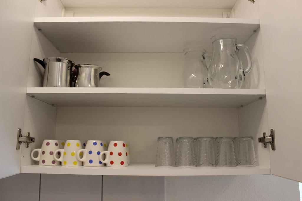 Příslušenství pro přípravu čaje a kávy v ubytování Guest House Put