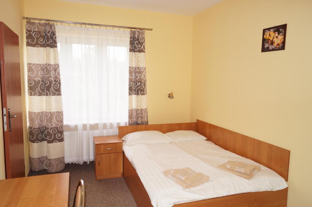 Łóżko lub łóżka w pokoju w obiekcie Hotel-Restauracja-Bar Rudka