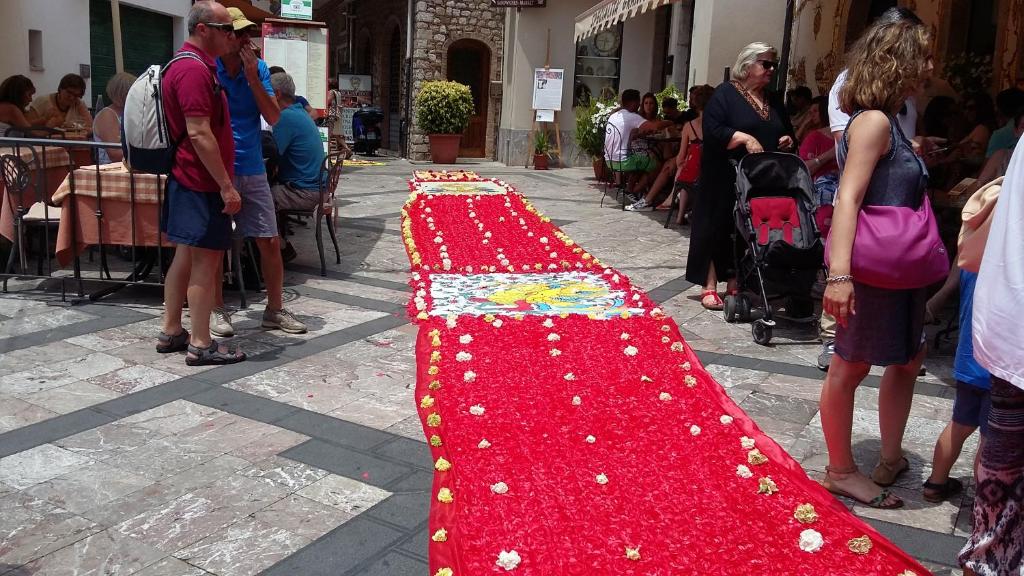 Goście zatrzymujący się w obiekcie Taormina Rainbow House