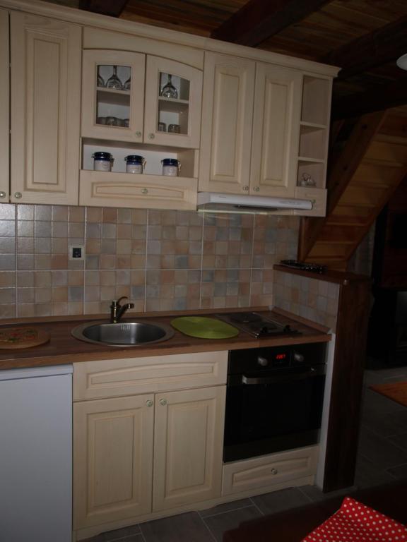 Kuchyň nebo kuchyňský kout v ubytování Apartment Bajka