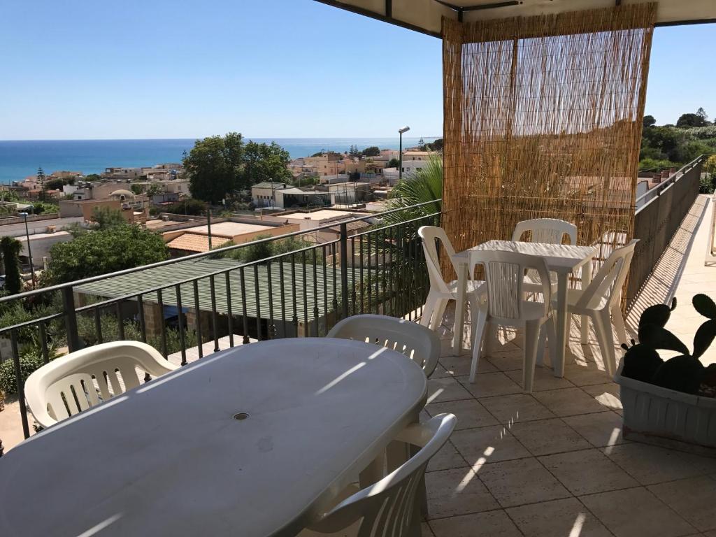 Villa Ceni - Appartamenti con camere, cucina, wc e terrazza sul mare in villa con piscina, giardino e parcheggio - ホリデーホーム