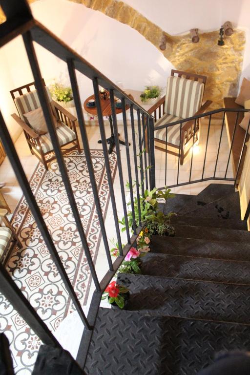 Balkón nebo terasa v ubytování Pedieos Guest House