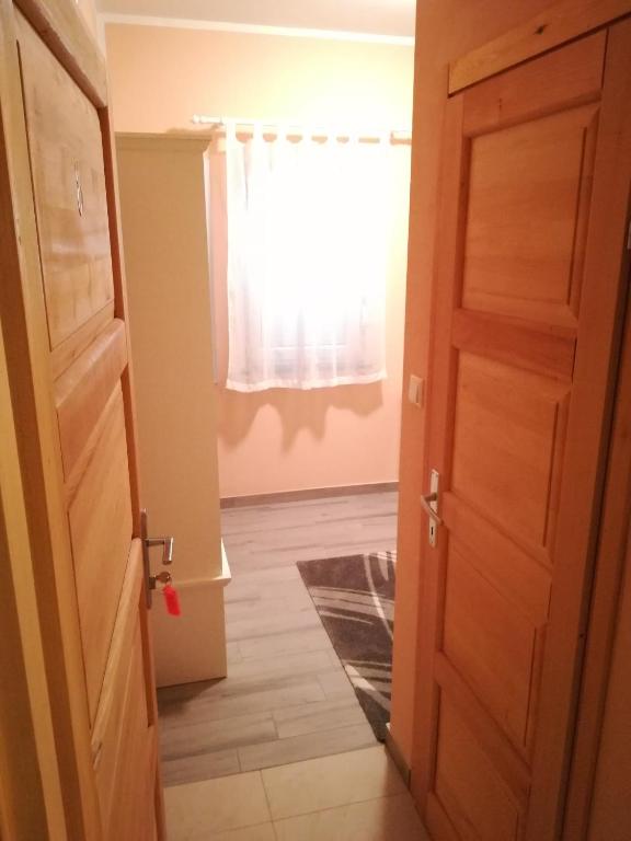 Cinema House Single & Double Rooms & Studio Apartments - Twin Room With Private Bathroom
