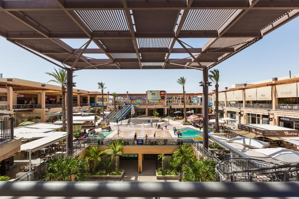 Bazén v ubytování Penthouse Oasis Beach Los Altos nebo v jeho okolí