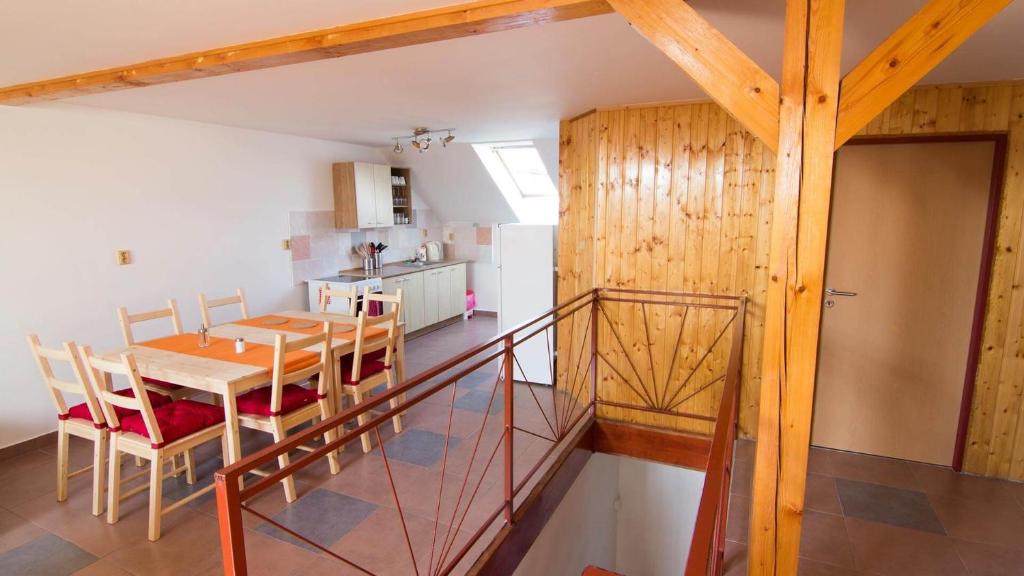 Kuchnia lub aneks kuchenny w obiekcie APARTMÁN CABERNET