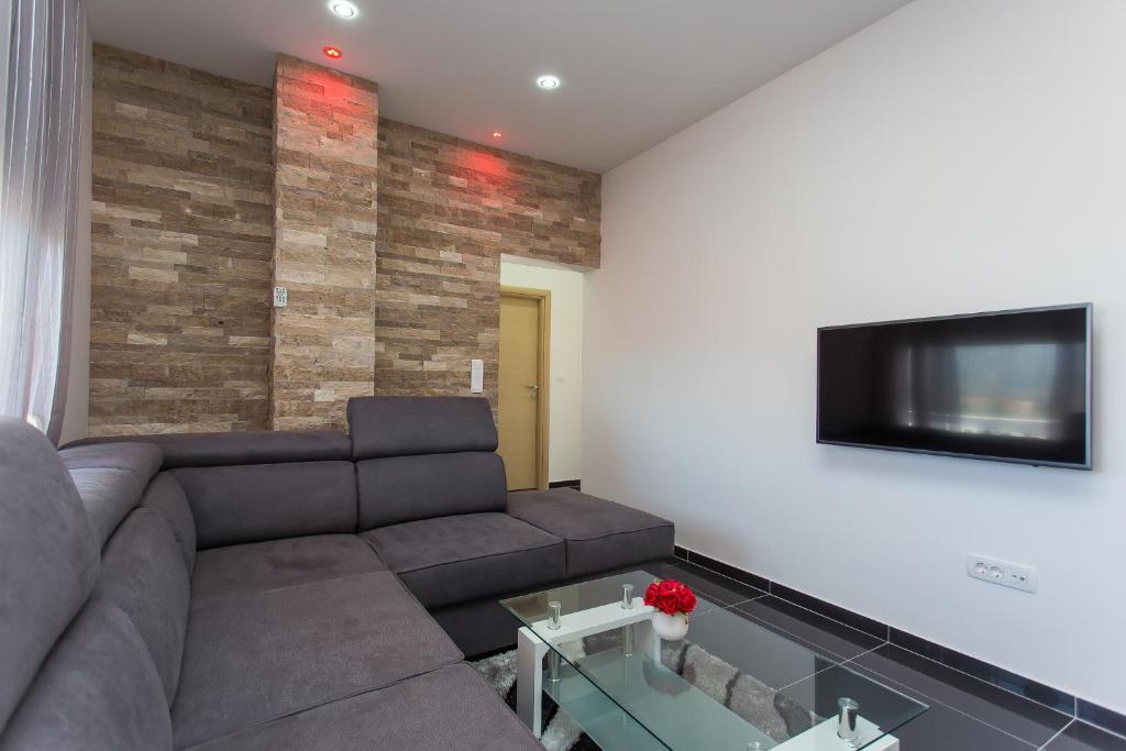 Televízia a/alebo spoločenská miestnosť v ubytovaní Apartment Marija 2 near Split