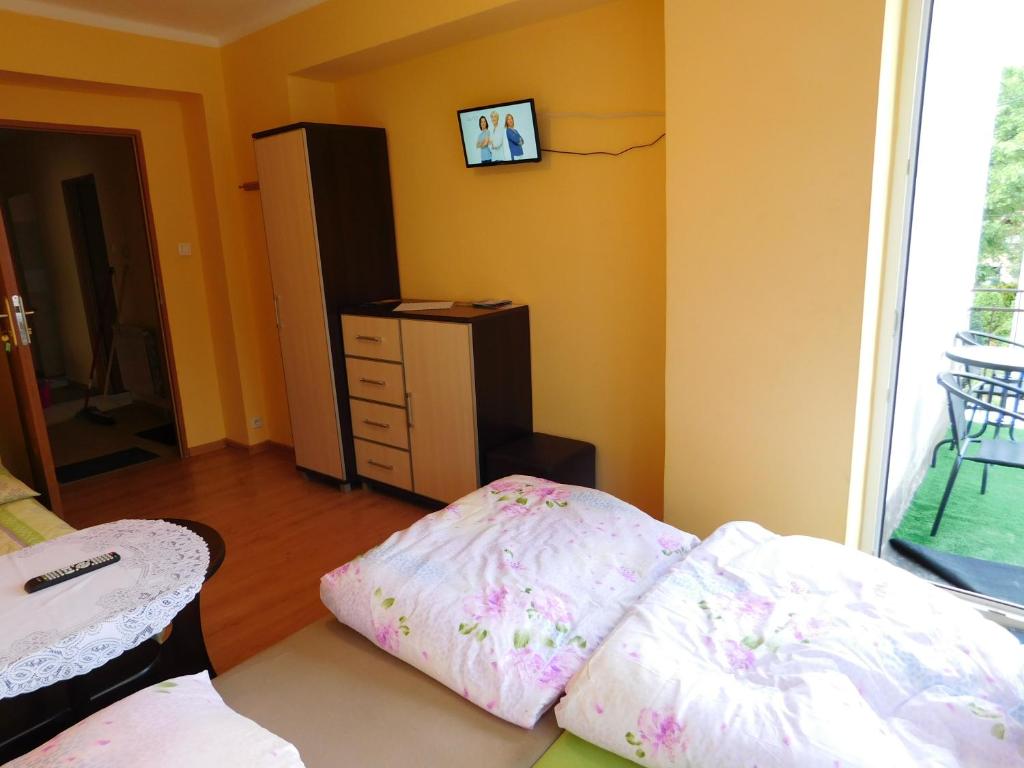 a bedroom with a bed and a dresser and a window at Pokoje Gościnne Dastin in Ustroń