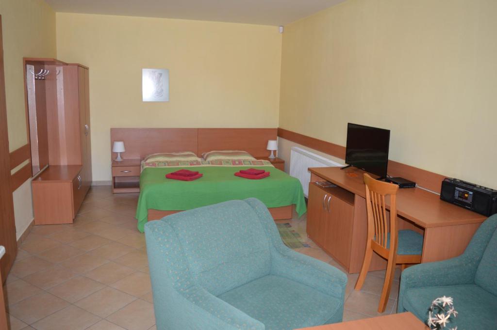 TV a/nebo společenská místnost v ubytování Apartmany Svaty Kriz