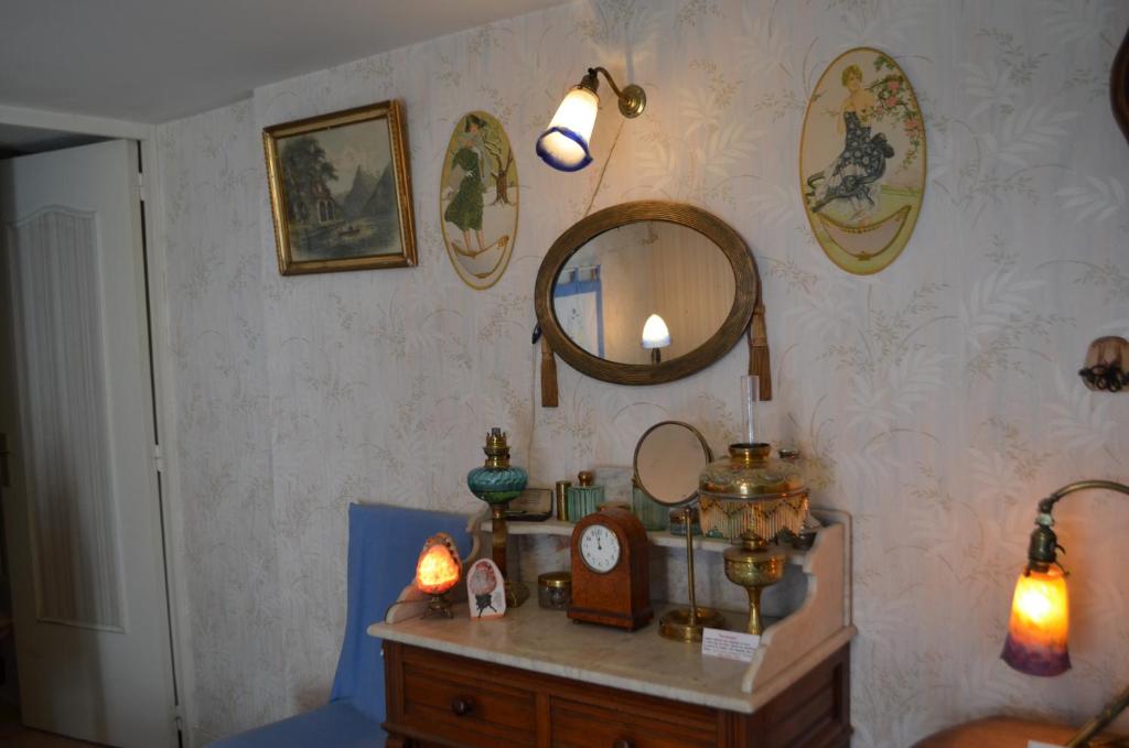 a room with a vanity and a mirror on a wall at Maison d'Autrefois in Mareau-aux-Prés