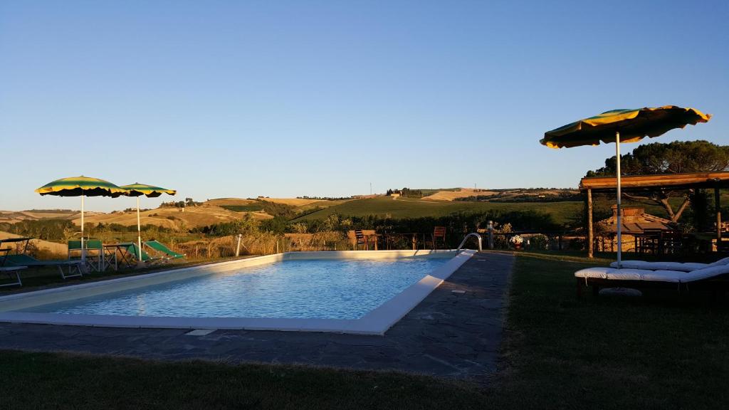 Bazén v ubytování Casa Vacanze Fornace nebo v jeho okolí