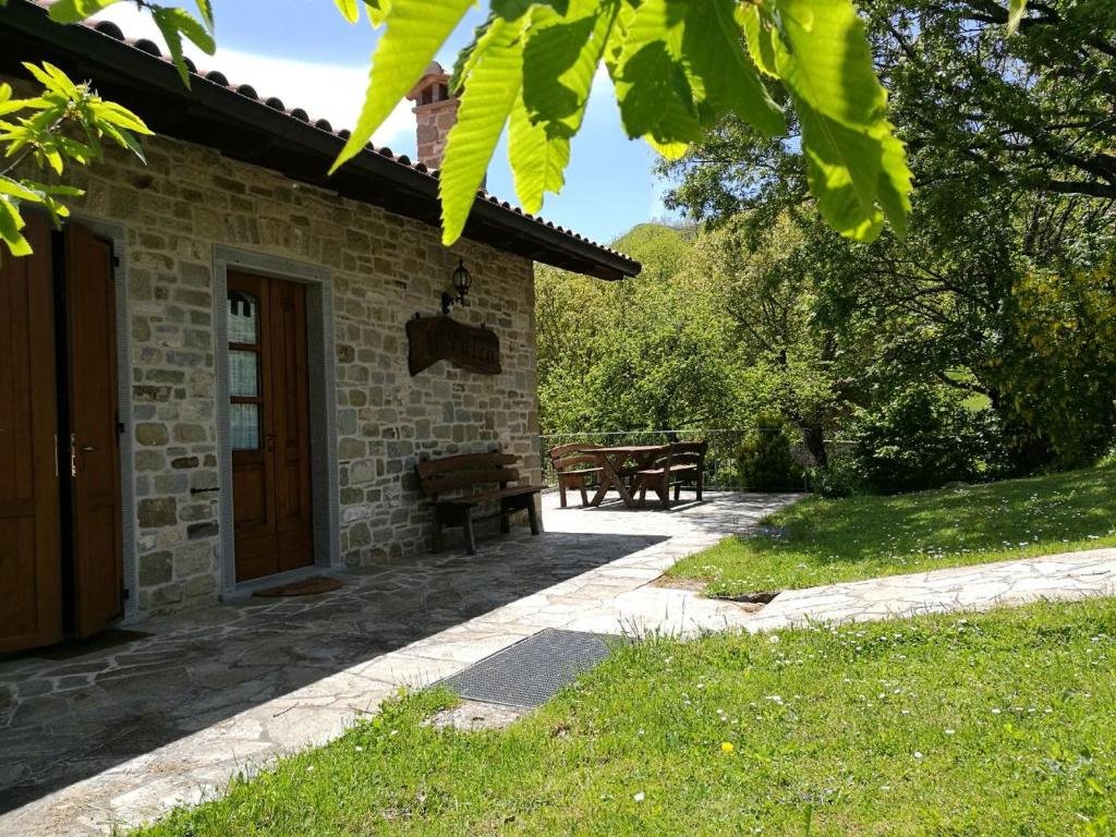 A garden outside Agriturismo Il Falco del Monte Fumaiolo