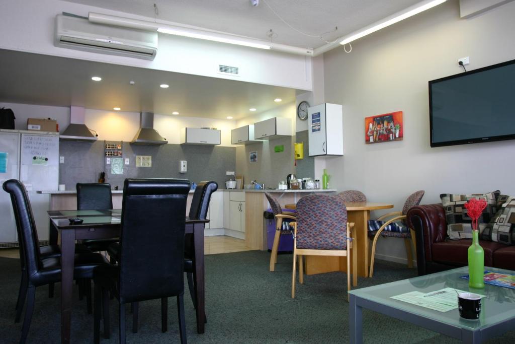 Kuchyň nebo kuchyňský kout v ubytování Backpackers Central Hamilton