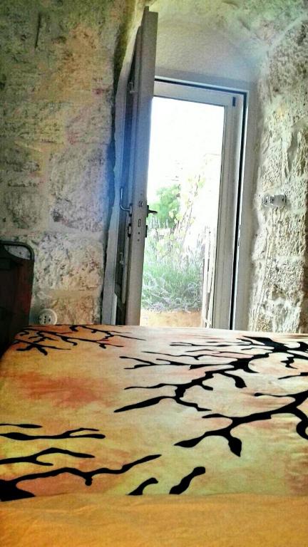 A bed or beds in a room at Trulli Spinosa