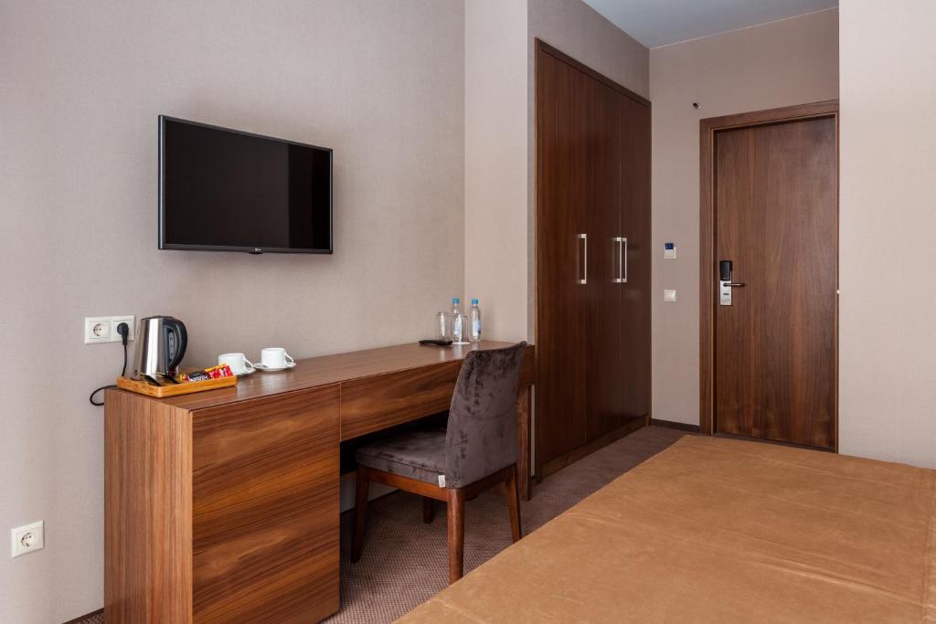 TV a/nebo společenská místnost v ubytování Crystal Hotel