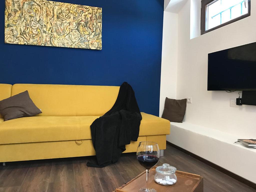Televisyen dan/atau pusat hiburan di Apartment ArKA 1