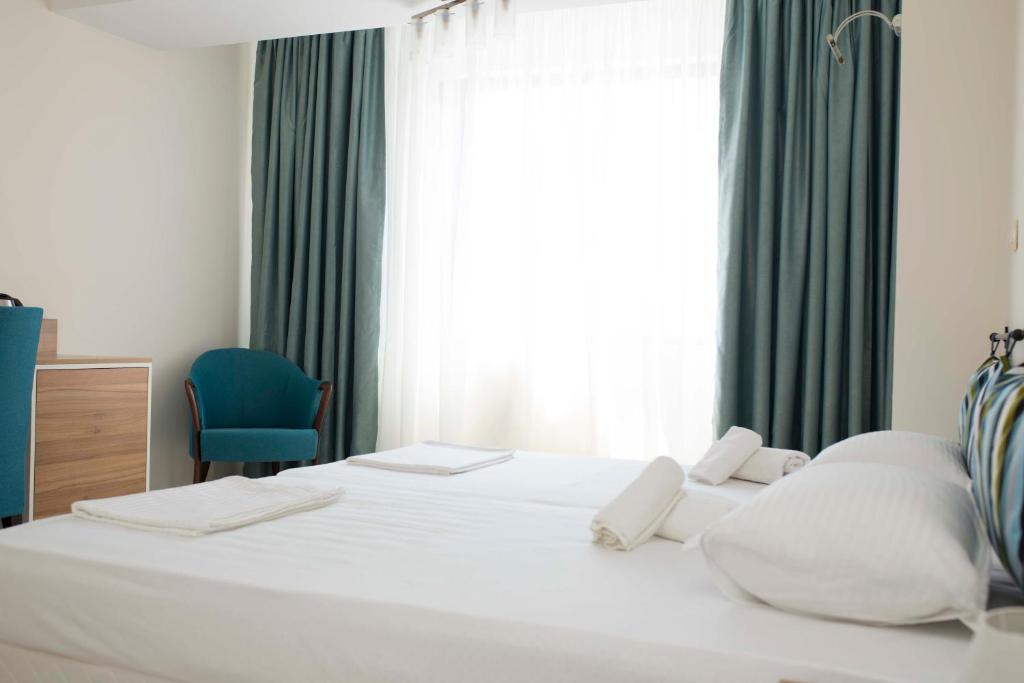 Postel nebo postele na pokoji v ubytování Ema Hotel