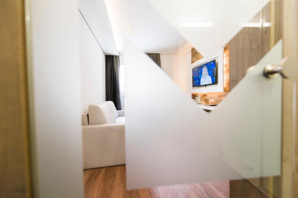 TV i/ili multimedijalni sistem u objektu Hotel Tilia