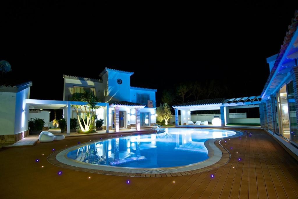 Basen w obiekcie Eliantos Boutique Hotel & Spa lub w pobliżu