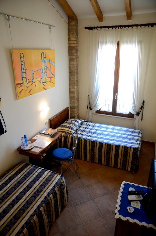 Łóżko lub łóżka w pokoju w obiekcie 9 Muse Bed and Breakfast