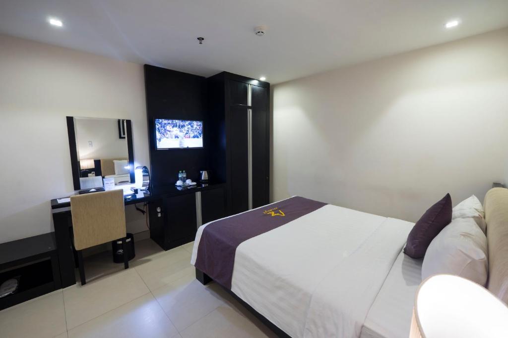 Postel nebo postele na pokoji v ubytování Azumaya Hotel Da Nang