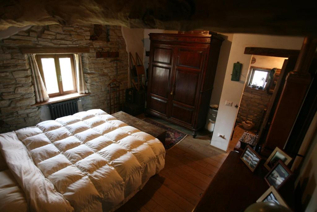 b&b LATORDICELLA - Large Double Room With Shared Bathroom