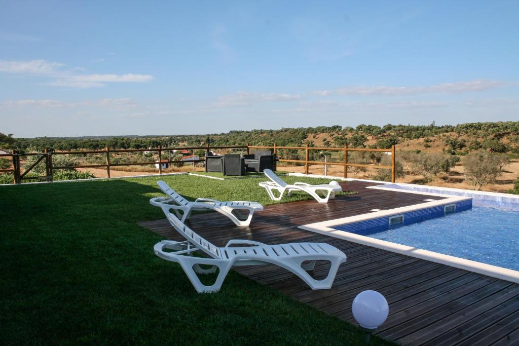 Bazén v ubytování Vales do Alentejo nebo v jeho okolí