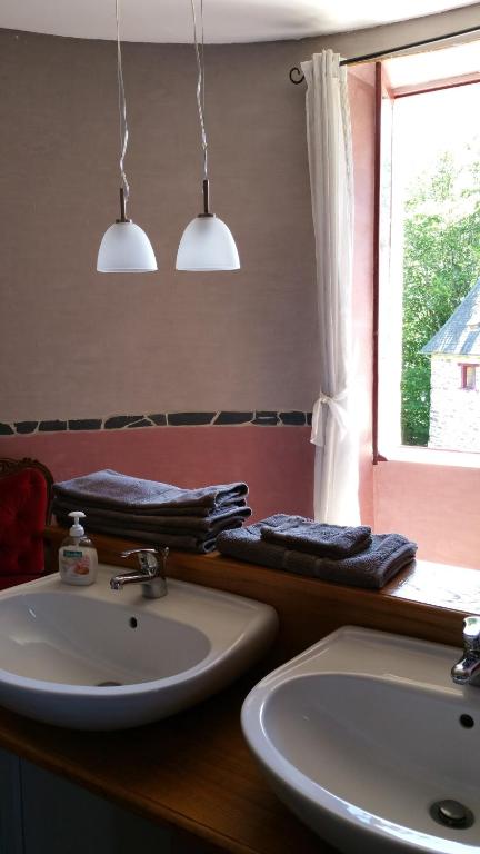 Chateau de Bellefond - Luxe Tweepersoonskamer Met Uitzicht Op De Tuin
