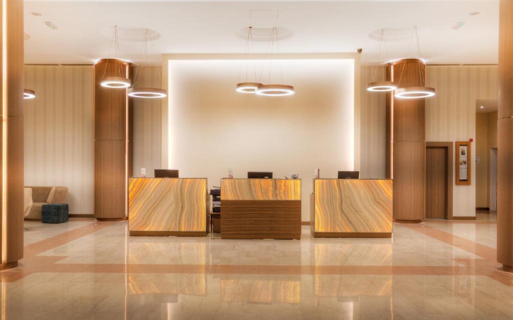 a conference room with four wooden desks in a lobby at Vivaldi Hotel in St. Julianʼs