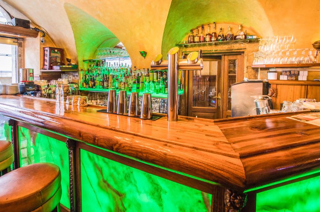 Hotel U Zlatého Stromu Prague by BHG - Resim 31