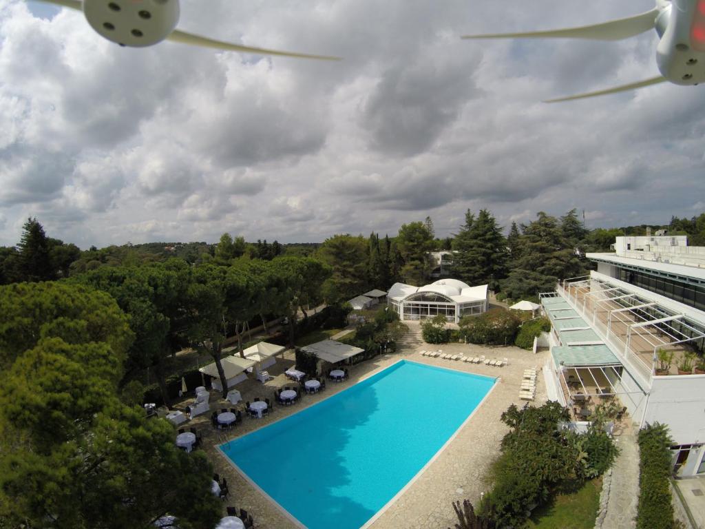 Bazén v ubytování Hotel Sierra Silvana nebo v jeho okolí