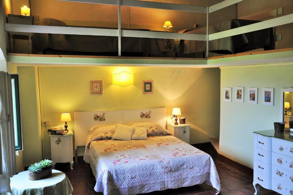 A bed or beds in a room at Agriturismo La Villa Romita