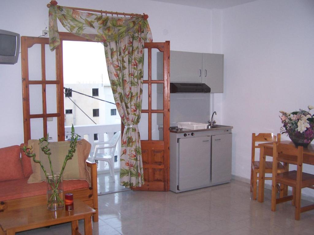 Kuchyň nebo kuchyňský kout v ubytování Sea Stone Apartments