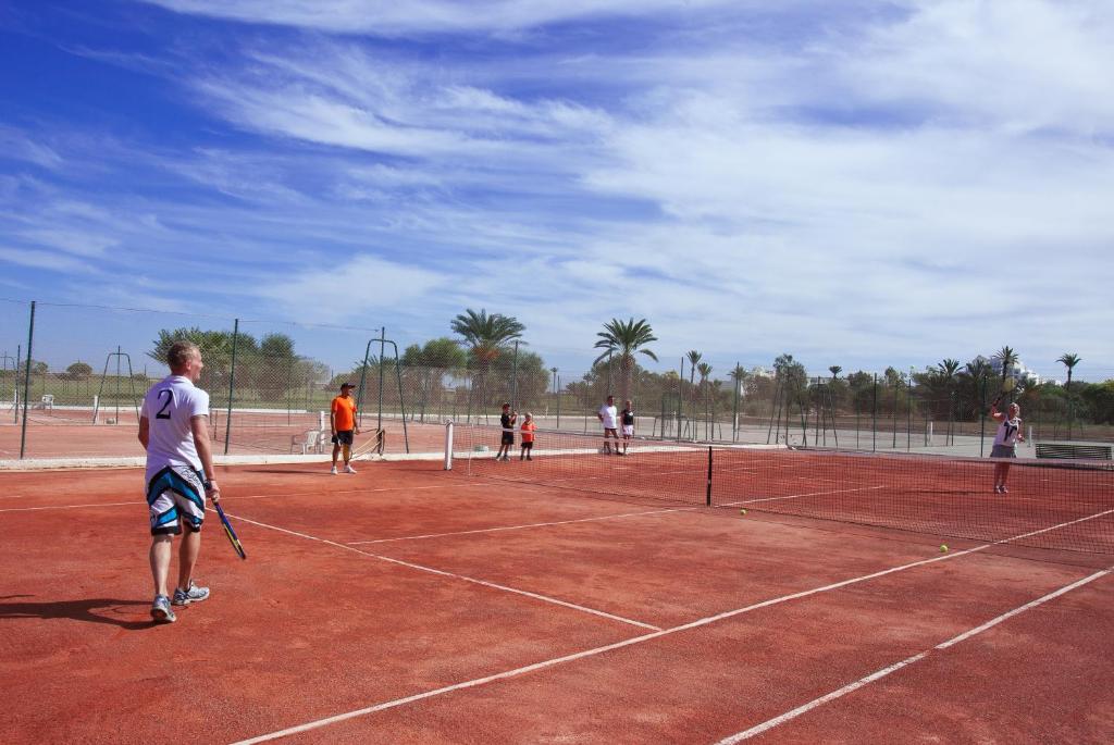 Tenis a/nebo squash v ubytování Seabel Alhambra Beach Golf & Spa nebo okolí