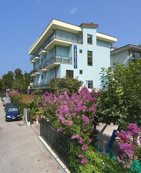 Budova, kde se hotel nachází