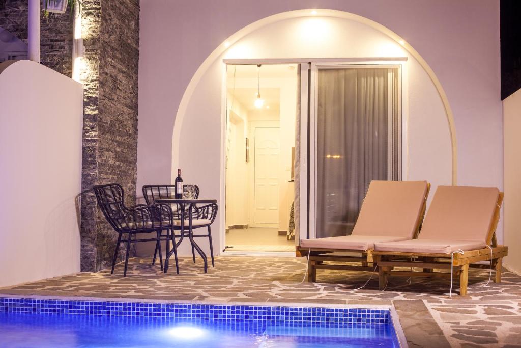 Bazén v ubytování Alexander Studios & Suites - Adults Only nebo v jeho okolí