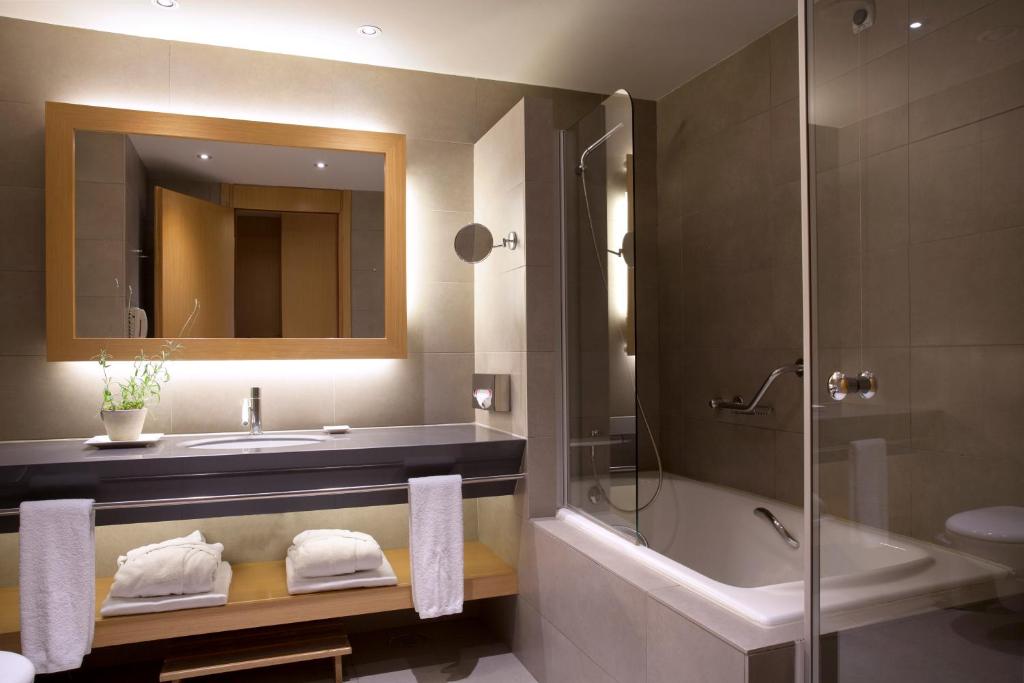 Kúpeľňa v ubytovaní Lazart Hotel, Trademark Collection by Wyndham