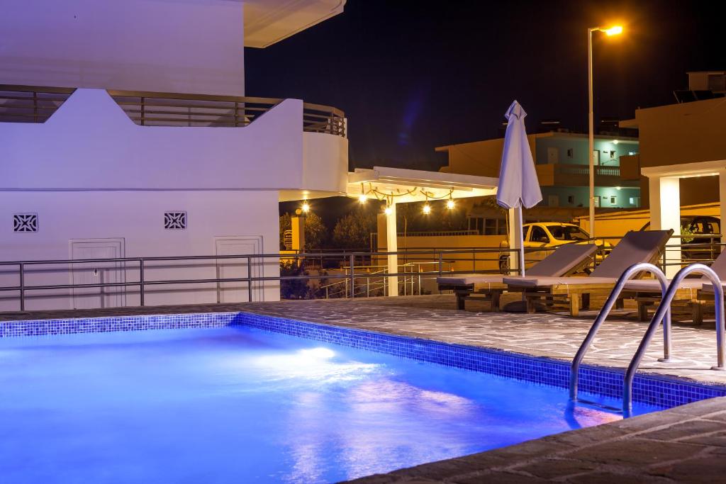 Bazén v ubytování Alexander Studios & Suites - Adults Only nebo v jeho okolí