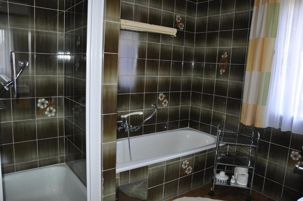 Koupelna v ubytování Landhaus Neuwirth