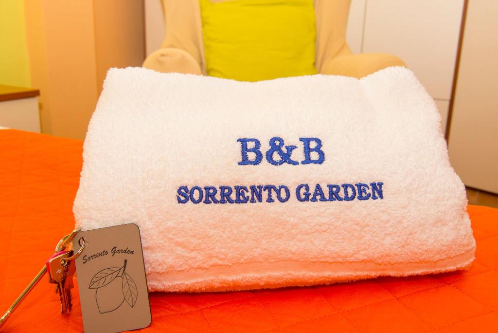Postel nebo postele na pokoji v ubytování b&b Sorrento Garden