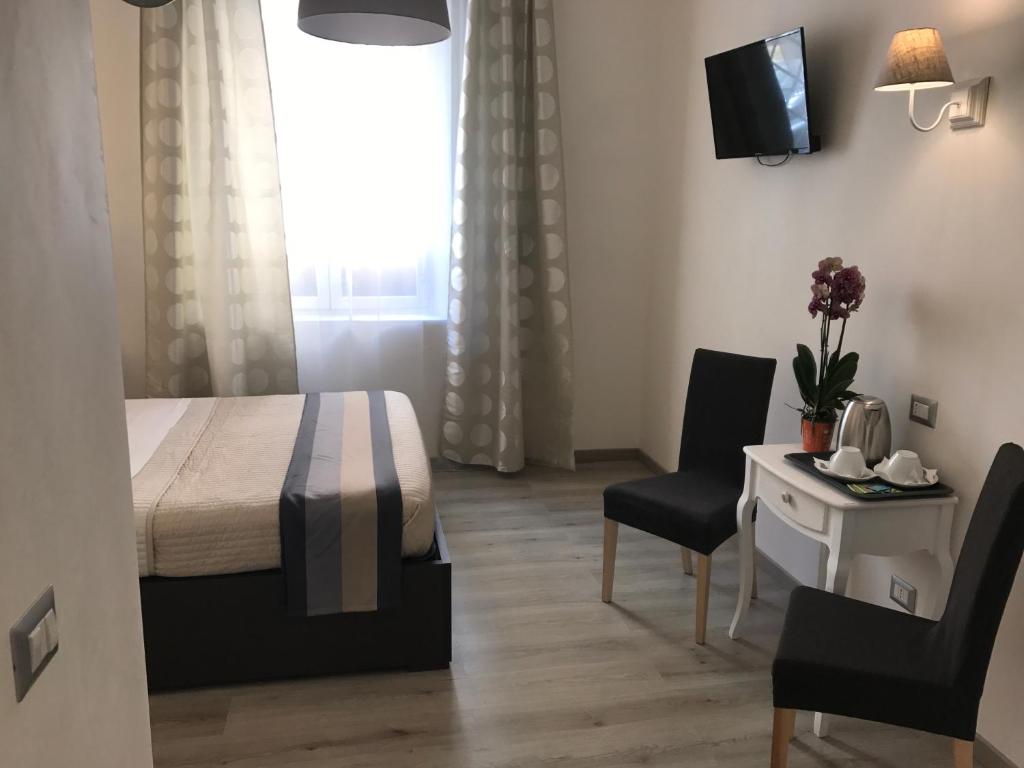 Angolo di Roma Guest house - Double Room With Private Bathroom