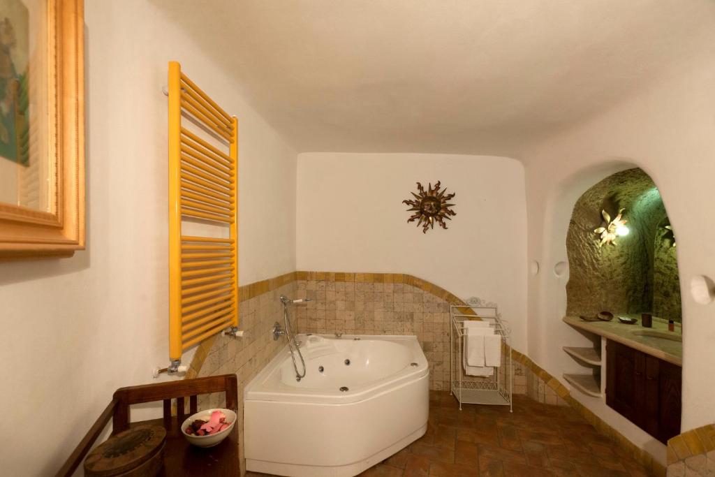 A bathroom at La Casa Degli Archi