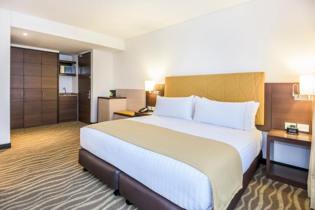 Postel nebo postele na pokoji v ubytování Holiday Inn Express & Suites Bogota Zona Financiera by IHG