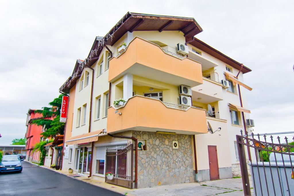 Family Hotel Victoria Gold - Housity