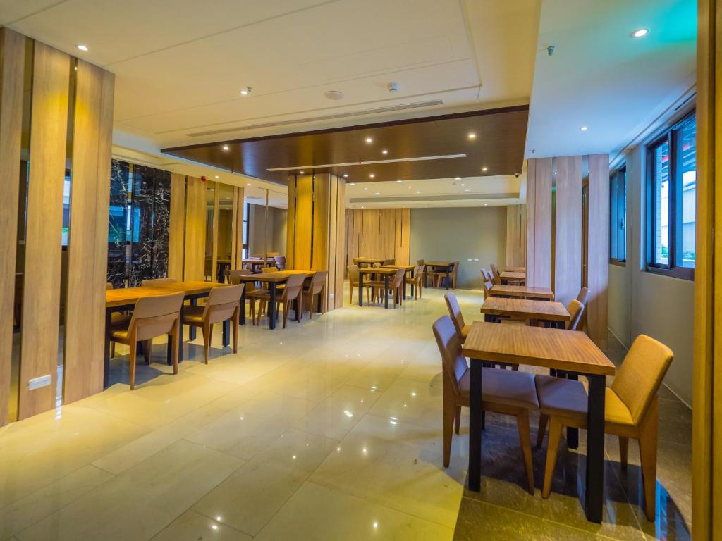 Restaurace v ubytování 薇風情汽車旅館 - 鳳山館