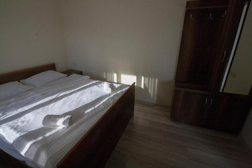 Postel nebo postele na pokoji v ubytování Roza's guest house