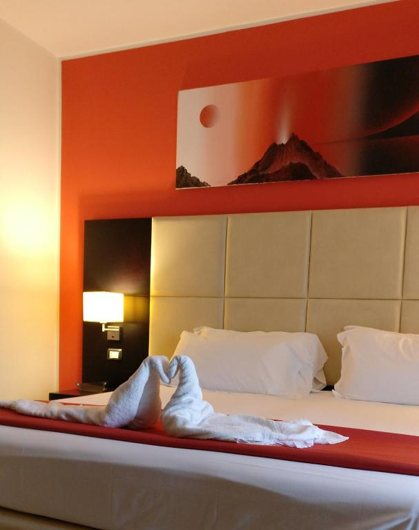 A bed or beds in a room at Rama Palace Hotel