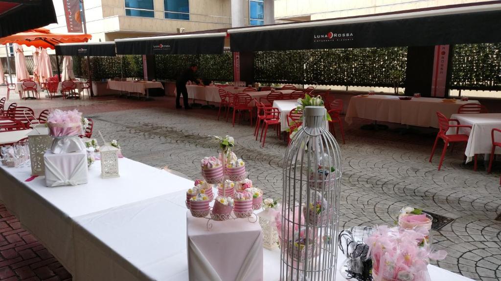 A restaurant or other place to eat at Rama Palace Hotel