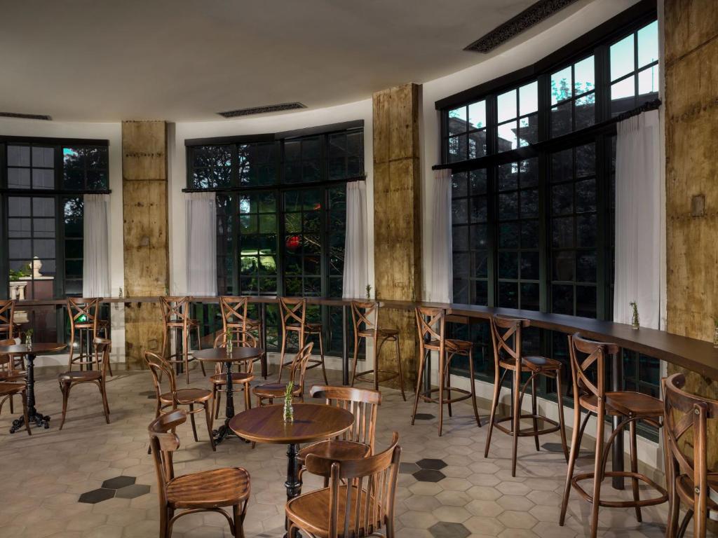 Restaurace v ubytování Hotel Valencia Riverwalk
