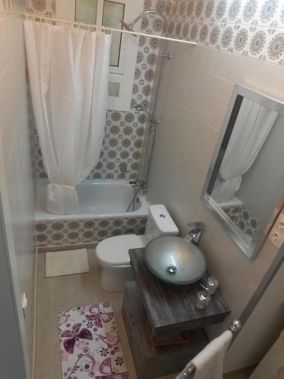 A bathroom at Apartamentos Lorena 1A